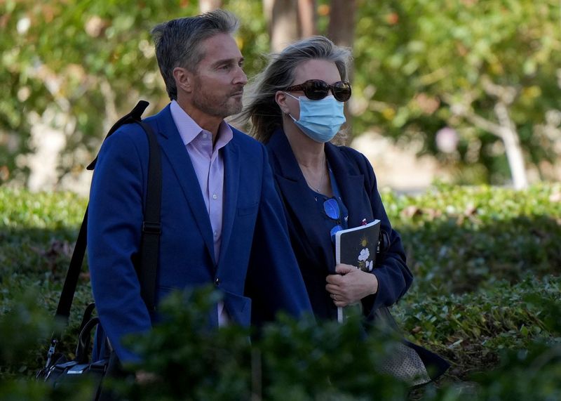 Dr. Peter Grossman walks with his wife, Rebecca Grossman, to the Van Nuys Courthouse in January 2024 during her criminal trial.
