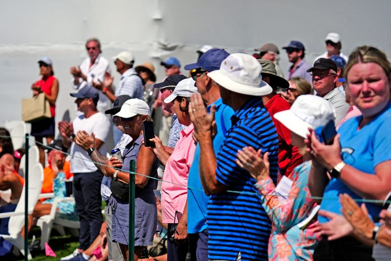 Golf fans clap as the leader group approaches the 18th green during The Galleri Classic at Mission Hills Country Club in Rancho Mirage, Calif., Sunday, March 30, 2025.