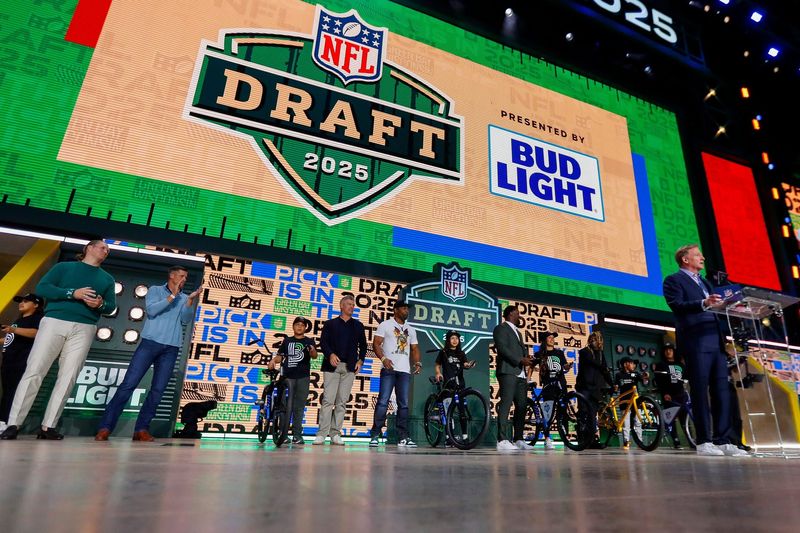 NFL Commissioner Roger Goodell and Green Bay Packers alumni welcome fans to the 2025 NFL Draft before the first round on Thursday, April 24, 2025, at Lambeau Field in Green Bay, Wisconsin. The draft runs through April 26.
Tork Mason/USA TODAY NETWORK-Wisconsin