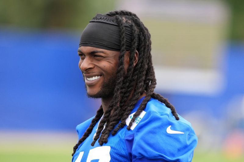May 28, 2025; Woodland Hills, CA, USA; Los Angeles Rams receiver Davante Adams (17) during organized team activities at Rams Practice Facility. Mandatory Credit: Kirby Lee-Imagn Images