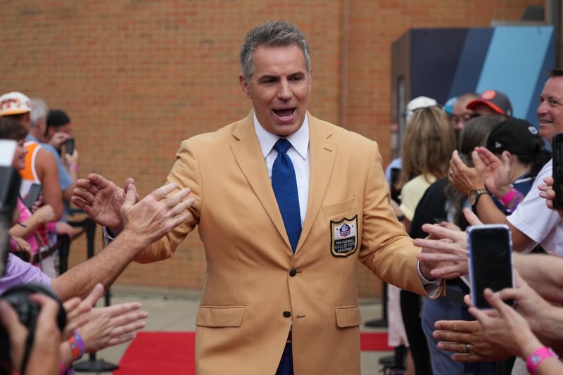 Aug 6, 2022; Canton, OH, USA; Kurt Warner arrives on the red carpet during the Pro Football Hall of Fame Class of 2022 Enshrinement at Tom Benson Hallof Fame Stadium. Mandatory Credit: Kirby Lee-USA TODAY Sports