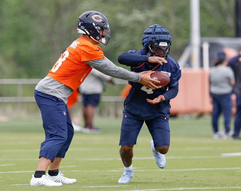 Jun 3, 2025; Lake Forest, IL, USA; Chicago Bears quarterback Caleb Williams (18) passes the ball to running back D'Andre Swift (4) during minicamp at Halas Hall. Mandatory Credit: Kamil Krzaczynski-Imagn Images