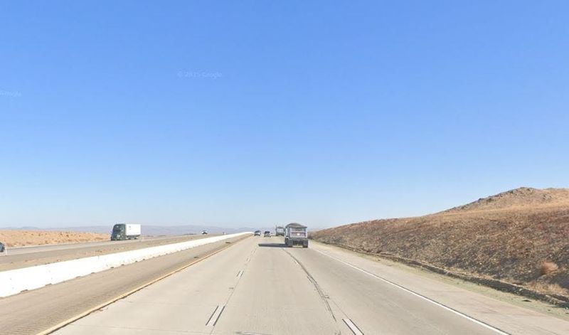 The northbound 15 Freeway, just south of Hodge Road, between Victorville and Barstow, pictured in an Google Street View image.