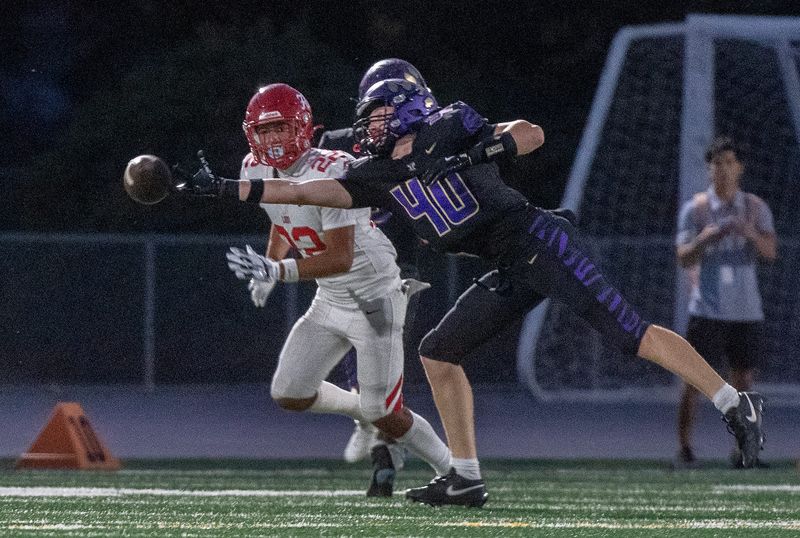 Tokay’s Mason Addington, right, reached for a pass In front of Lodi’s Bodie Hill during a variety football game at Tokay High School in Lodi on Aug. 22, 2025. The pass was incomplete. Tokay won 31-7. CLIFFORD OTO/THE STOCKTON RECORD