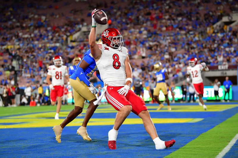 Aug 30, 2025; Pasadena, California, USA; Utah Utes linebacker Lander Barton (8) on offense scores a touchdown pass against the UCLA Bruins during the first half at Rose Bowl. Mandatory Credit: Gary A. Vasquez-Imagn Images