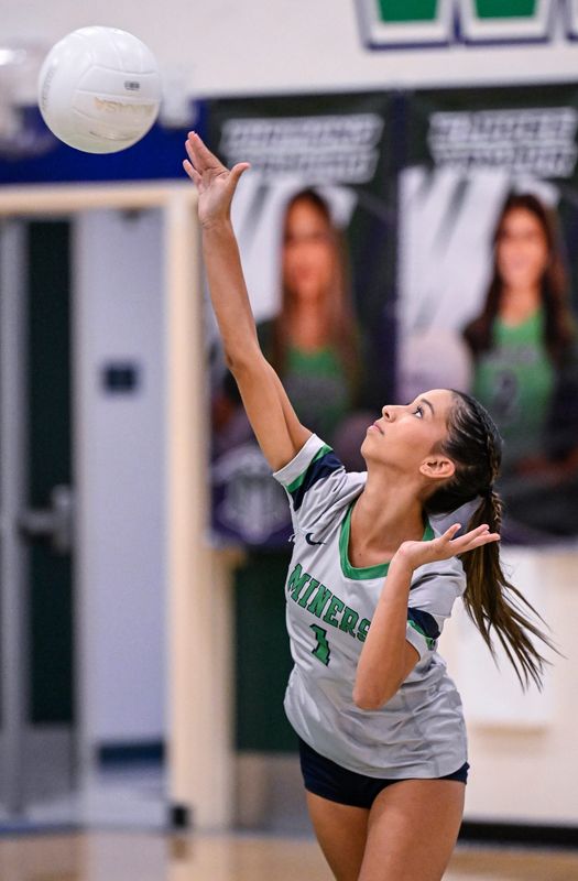 El Diamante's Diamond Palomo serves against Reedley in non-league high school volleyball Tuesday, September 9, 2025.
