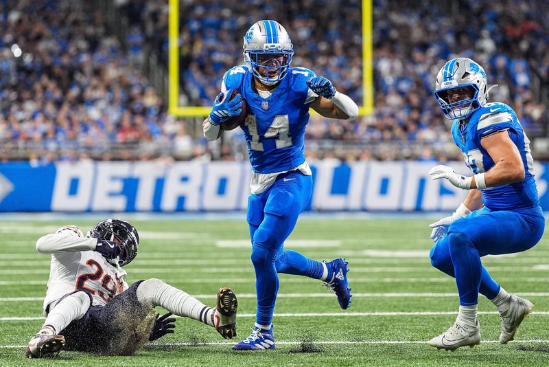 Detroit Lions wide receiver Amon-Ra St. Brown (14) makes a catch against Chicago Bears cornerback Tyrique Stevenson (29) during the second half at Ford Field in Detroit on Sunday, Sept. 14, 2025.