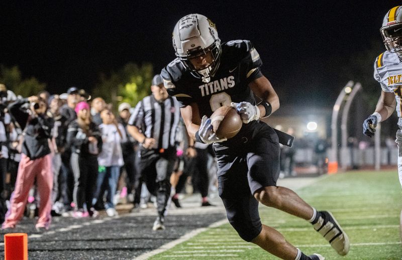Chavez’s Joel Donnell catches a pass for a touchdown during a varsity football game against Stagg at Chavez HS in Stockton on Oct. 30, 2025. Chavez won 42-0.