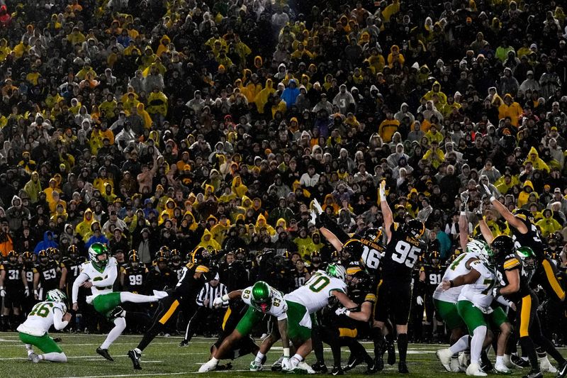 Oregon Ducks kicker Atticus Sappington (36) attempts the game-winning field goal Nov. 8, 2025 during a Big Ten Football game at Kinnick Stadium in Iowa City, Iowa.