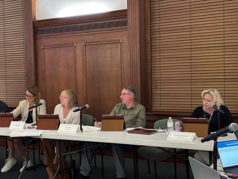 Ventura Planning Commissioners Estelle Bussa, left, Jenny Lagerquist, Mark Abbe and Hollee King Winegar at commission meeting in October 2025 at Ventura City Hall. Commissioners voted 3-2 on May 27 to approve a proposed 75-unit apartment project at 1655 E. Thompson Blvd.