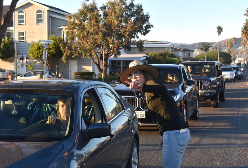 A Ventura Water worker tells residents of Ventura's Pierpont neighborhood bottled water supplies at Marina Park temporarily ran out on Nov. 25, 2025. City officials earlier told Pierpont residents not to use their tap water.