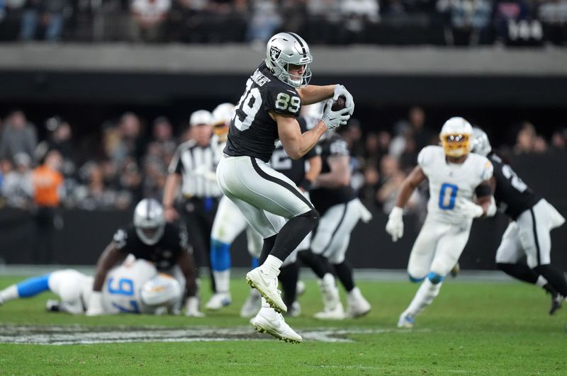 Jan 5, 2025; Paradise, Nevada, USA; Las Vegas Raiders tight end Brock Bowers (89) catches the ball in the second half against the Los Angeles Chargers at Allegiant Stadium. Mandatory Credit: Kirby Lee-Imagn Images