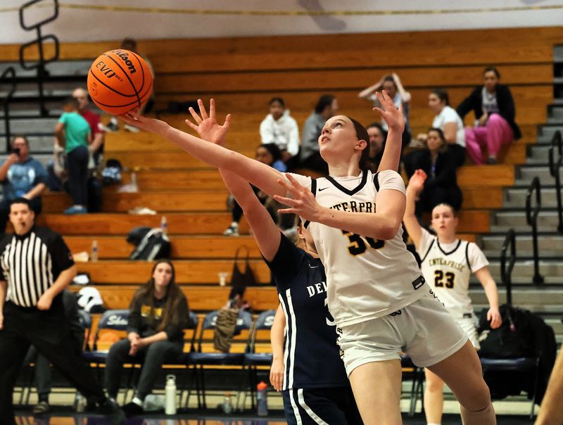 Enterprise’s Cat Ahart tries for a bucket during the girls Harlan Carter Invitational on Saturday, Dec. 13, 2025. Enterprise won the tournament’s consolation final 49-36 over Del Norte.