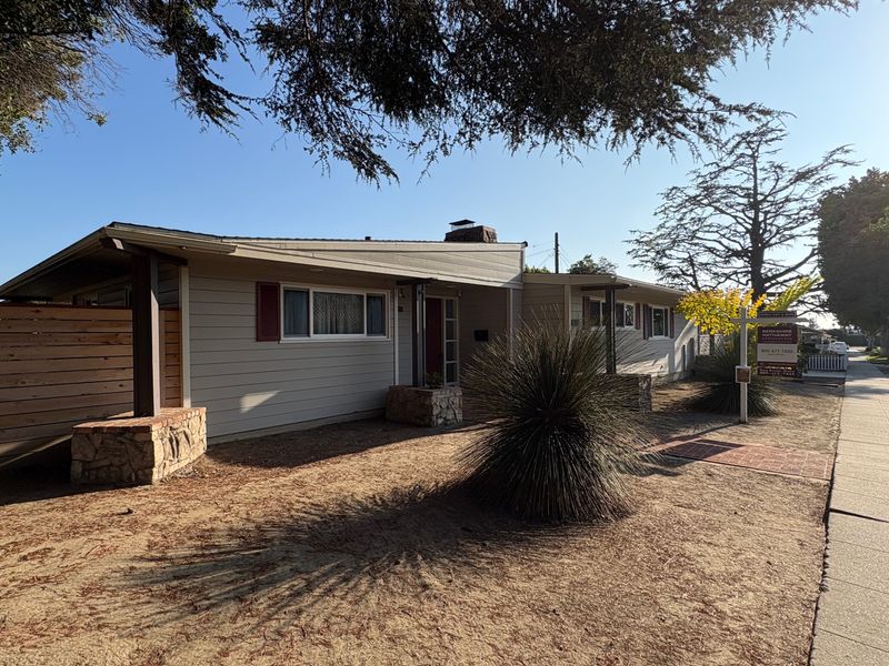 A home for sale in Ventura. In November 2025, the median price of homes sold in the Ventura County was $955,000.