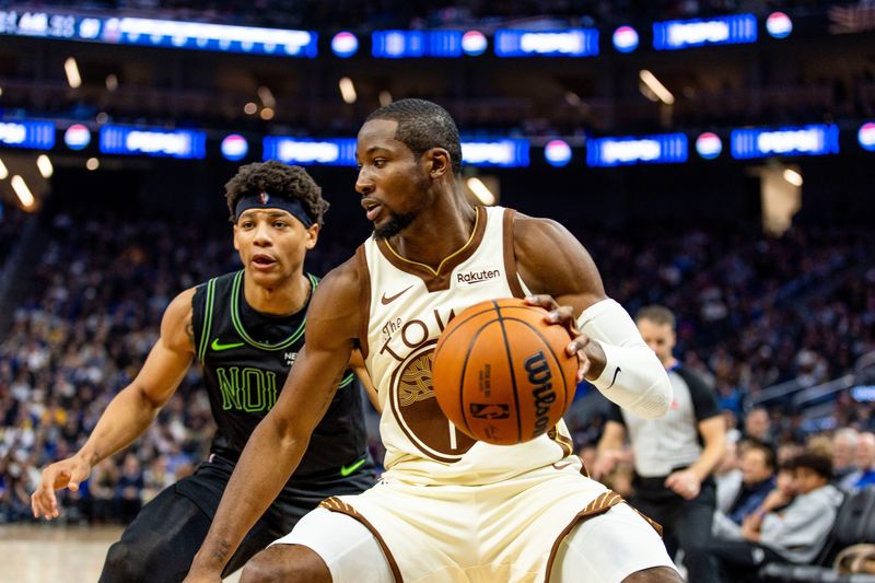 Nov 29, 2025; San Francisco, California, USA; Golden State Warriors forward Jonathan Kuminga (1) controls the ball in front of New Orleans Pelicans guard Jeremiah Fears (0) during the third quarter at Chase Center. Mandatory Credit: John Hefti-Imagn Images