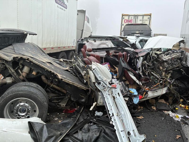 A 150‑vehicle pileup in dense tule fog shut Highway 99 near Earlimart in Tulare County, California on Saturday, Jan. 31, sending 10 to hospitals and forcing hours‑long closures.