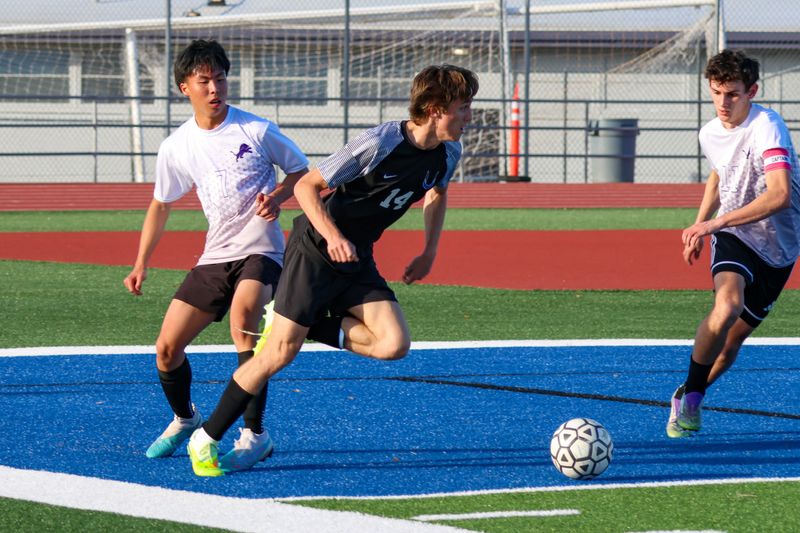 U-Prep senior Asher Williamson tries to get past Redding Christian defenders. Feb. 2, 2026.