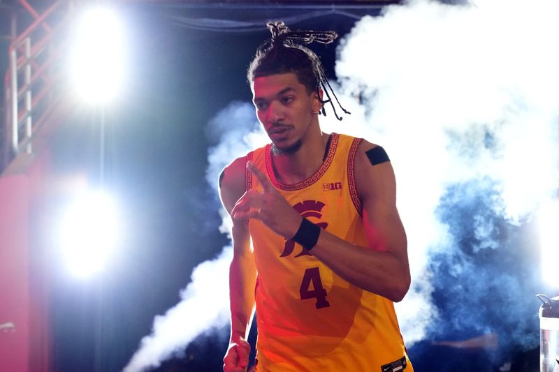 Jan 31, 2026; Los Angeles, California, USA; Southern California Trojans guard Chad Baker-Mazara (4) enters the couert before the game against the Rutgers Scarlet Knights at the Galen Center. Mandatory Credit: Kirby Lee-Imagn Images