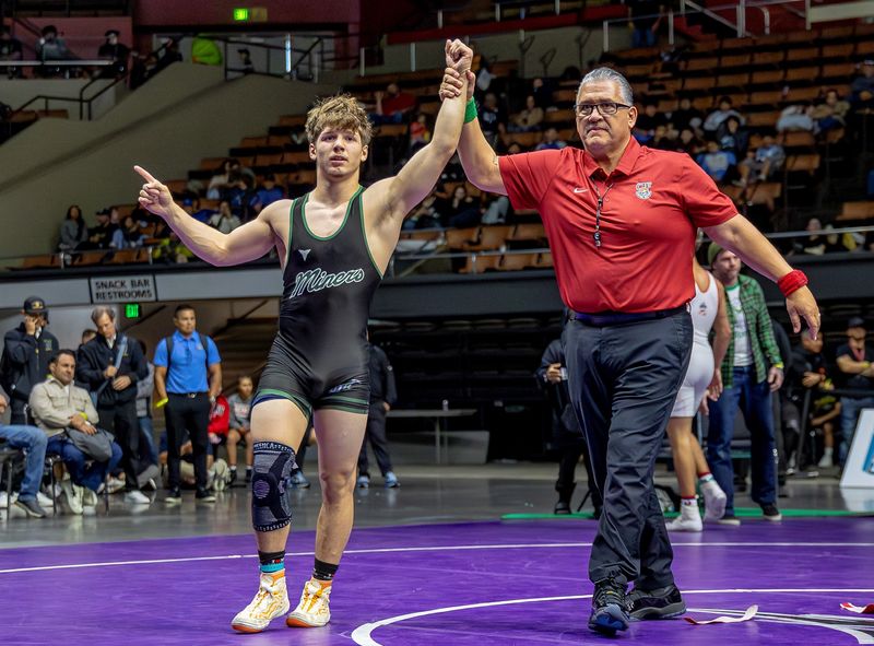 El Diamante's Chris Creason is the defending CIF State high school wrestling champion at 157 pounds. The state tournament begins on Feb. 26 in Bakersfield.