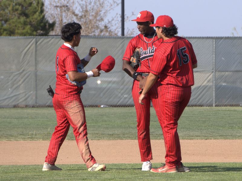 Oak Hills' Eric Sotelo, right, talks to Jacob Webster, center, and James Juarez during the game against Apple Valley on Friday, March 27, 2026. Oak Hills beat Apple Valley 16-7.