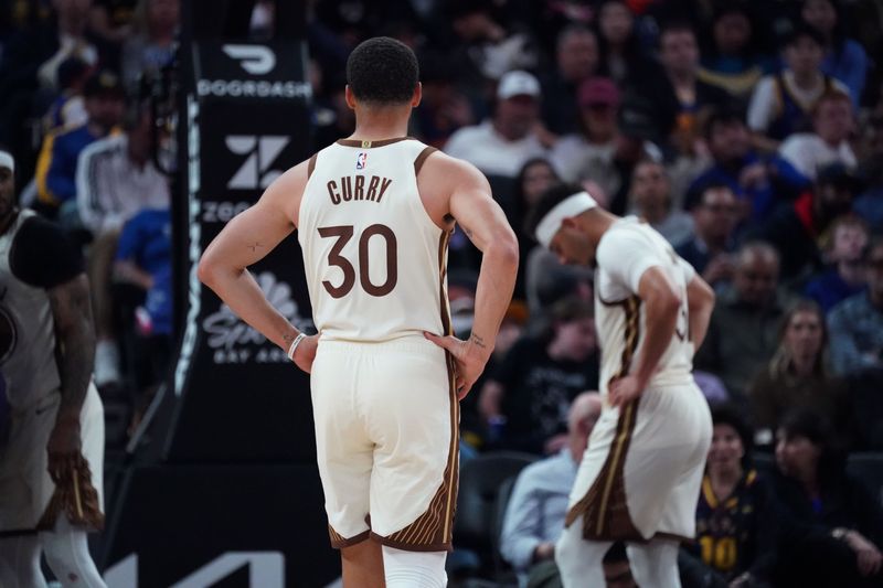Apr 7, 2026; San Francisco, California, USA; Golden State Warriors guard Stephen Curry (30) and his brother guard Seth Curry (31) wait for play to resume during a game against the Sacramento Kings in the third quarter at Chase Center. Mandatory Credit: David Gonzales-Imagn Images