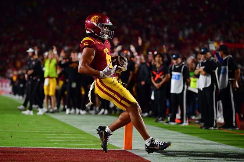 Sep 20, 2025; Los Angeles, California, USA; Southern California Trojans wide receiver Makai Lemon (6) runs for a touchdown against the Michigan State Spartans during the second half at the Los Angeles Memorial Coliseum. Mandatory Credit: Gary A. Vasquez-Imagn Images