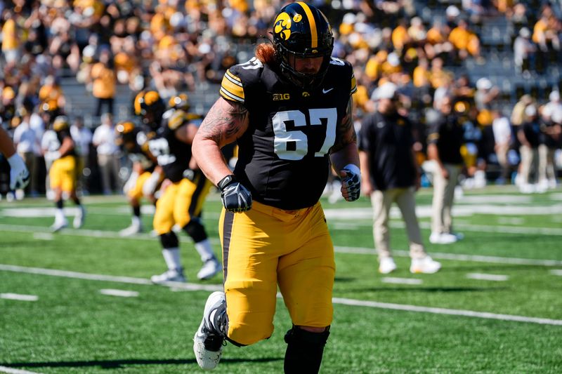 Iowa Hawkeyes offensive lineman Gennings Dunker (67) warms up before a football game against the Indiana Hoosiers Sept. 27, 2025 at Kinnick Stadium in Iowa City, Iowa.