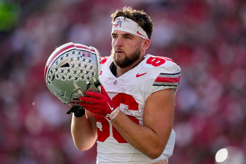 Oct 18, 2025; Madison, Wisconsin, USA; Ohio State Buckeyes tight end Max Klare (86) during the game against the Wisconsin Badgers at Camp Randall Stadium. Mandatory Credit: Jeff Hanisch-Imagn Images