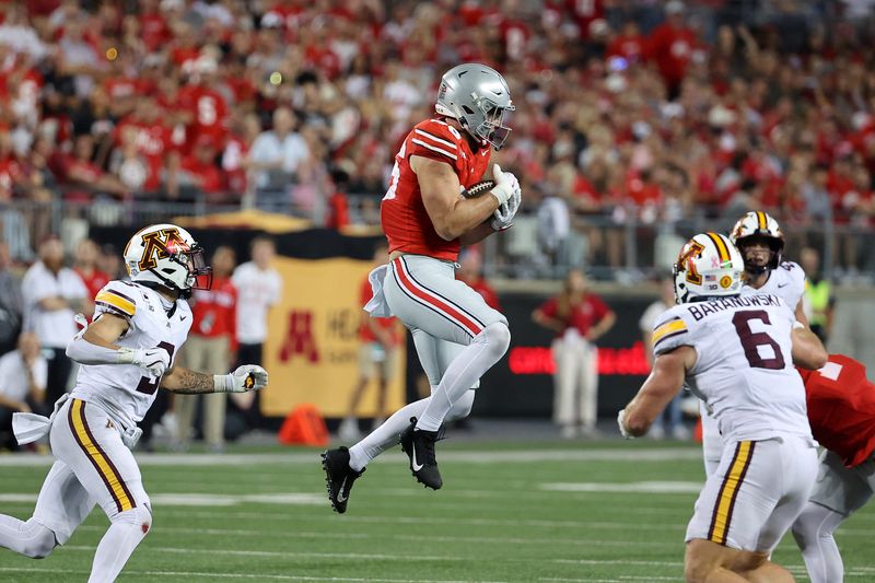 Oct 4, 2025; Columbus, Ohio, USA; Ohio State Buckeyes tight end Max Klare (86) makes a catch during the third quarter against the Minnesota Golden Gophers at Ohio Stadium. Mandatory Credit: Joseph Maiorana-Imagn Images