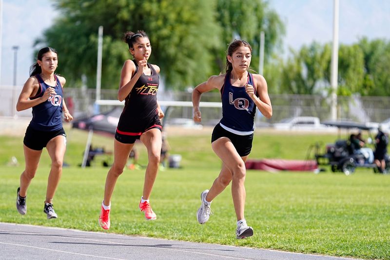 La Quinta’s Alyssa Lopez, right, won the 800-meter run at the Desert Empire League track finals at La Quinta High School in La Quinta, Calif., on Thurs., April 30, 2026.