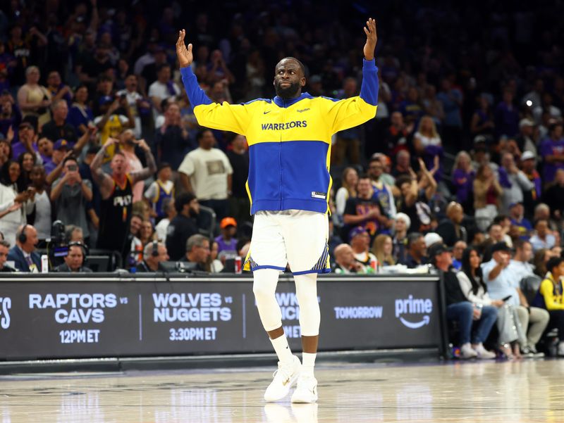 Apr 17, 2026; Phoenix, Arizona, USA; Golden State Warriors forward Draymond Green gestures the crowd after being ejected against the Phoenix Suns during the closing seconds of the play-in rounds of the 2026 NBA Playoffs at Mortgage Matchup Center. Mandatory Credit: Mark J. Rebilas-Imagn Images