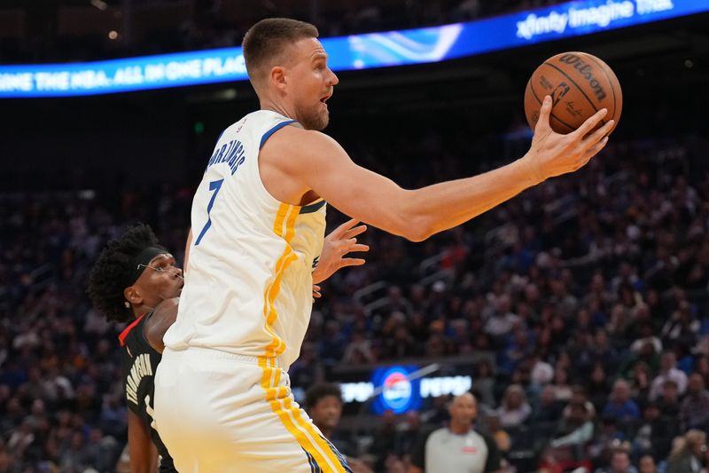 Apr 5, 2026; San Francisco, California, USA; Golden State Warriors forward Kristaps Porzingis (7) catches a pass against the Houston Rockets in the second quarter at the Chase Center. Mandatory Credit: Cary Edmondson-Imagn Images