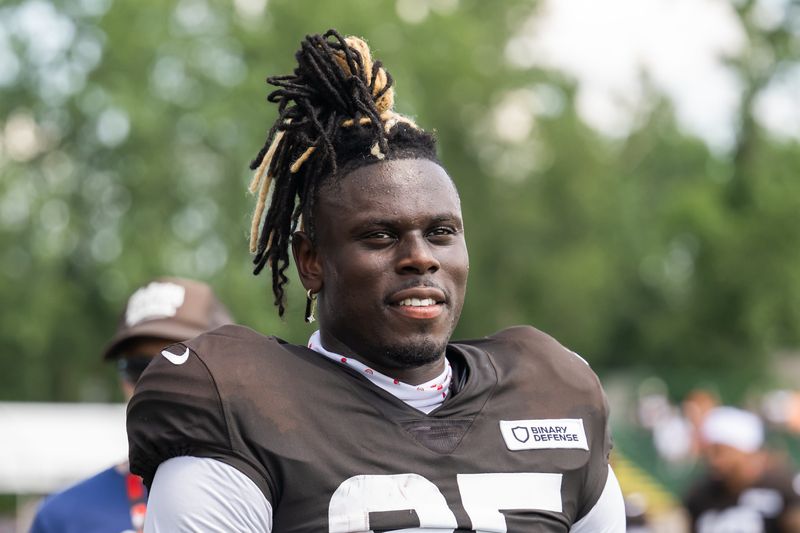 Jul 28, 2025; Berea, OH, USA; Cleveland Browns tight end David Njoku (85) during training camp at CrossCountry Mortgage Campus. Mandatory Credit: Ken Blaze-Imagn Images