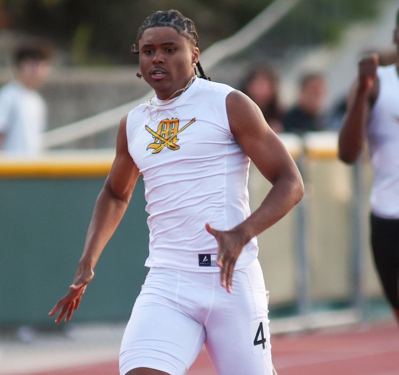 Jalen Aguilar-Carnes set a country record in the boys 200-meter dash at the CIF-SS Masters on May 23 at Moorpark High.