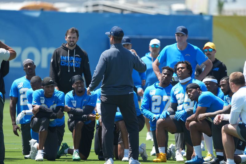 May 19, 2026; El Segundo, CA, USA; Los Angeles Chargers coach Jim Harbaugh talks with players during offseason workouts at The Bolt. Mandatory Credit: Kirby Lee-Imagn Images