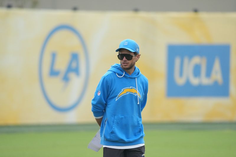 May 11, 2026; El Segundo, CA, USA; Los Angeles Chargers offensive coordinator Mike McDaniel during offseason workouts at The Bolt. Mandatory Credit: Kirby Lee-Imagn Images