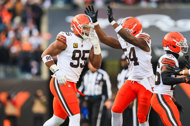 Jan 4, 2026; Cincinnati, Ohio, USA; Cleveland Browns defensive end Myles Garrett (95) celebrates with teammates following a sack against the Cincinnati Bengals during the fourth quarter at Paycor Stadium. The play set a new NFL single season sack record by Garrett. Mandatory Credit: Katie Stratman-Imagn Images