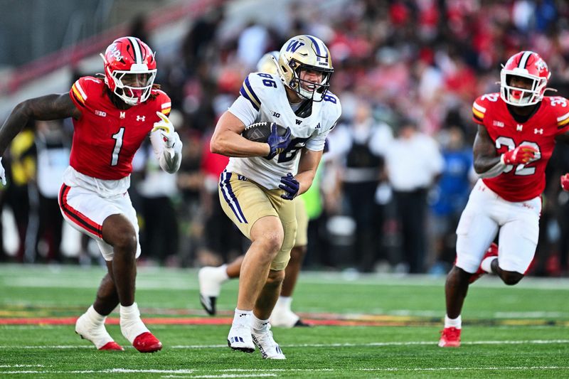Oct 4, 2025; College Park, Maryland, USA;  Washington Huskies tight end Decker DeGraaf (86) carries the ball against the Maryland Terrapins at SECU Stadium. Mandatory Credit: Jamie Sabau-Imagn Images