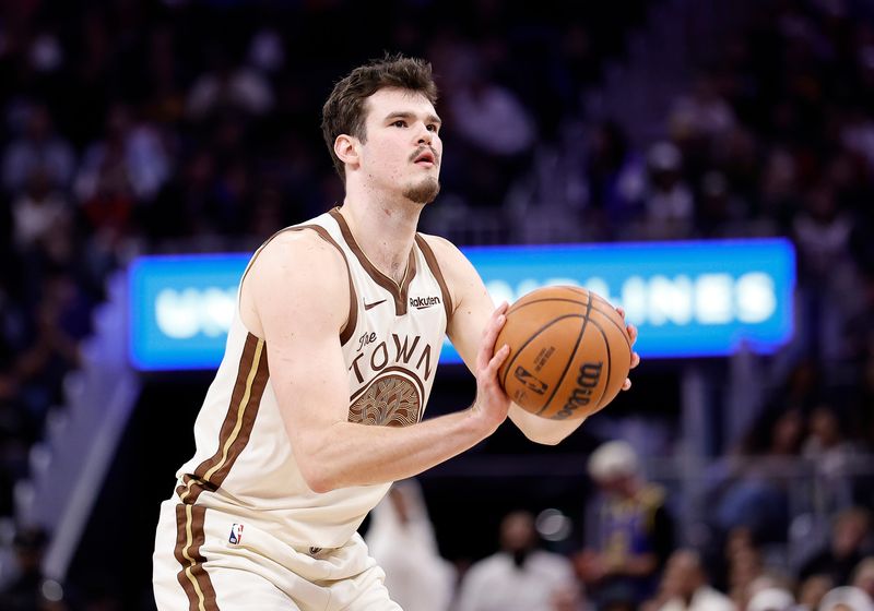 Jan 9, 2026; San Francisco, California, USA; Golden State Warriors center Quinten Post (21) shoots the ball against the Sacramento Kings during the fourth quarter at Chase Center. Mandatory Credit: Kelley L Cox-Imagn Images