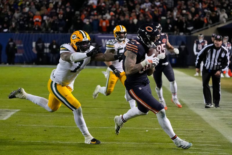 Jan 10, 2026; Chicago, IL, USA;  Chicago Bears tight end Colston Loveland (84) runs after the catch as Green Bay Packers linebacker Quay Walker (7) defends during the second half of an NFC Wild Card Round game at Soldier Field. Mandatory Credit: David Banks-Imagn Images