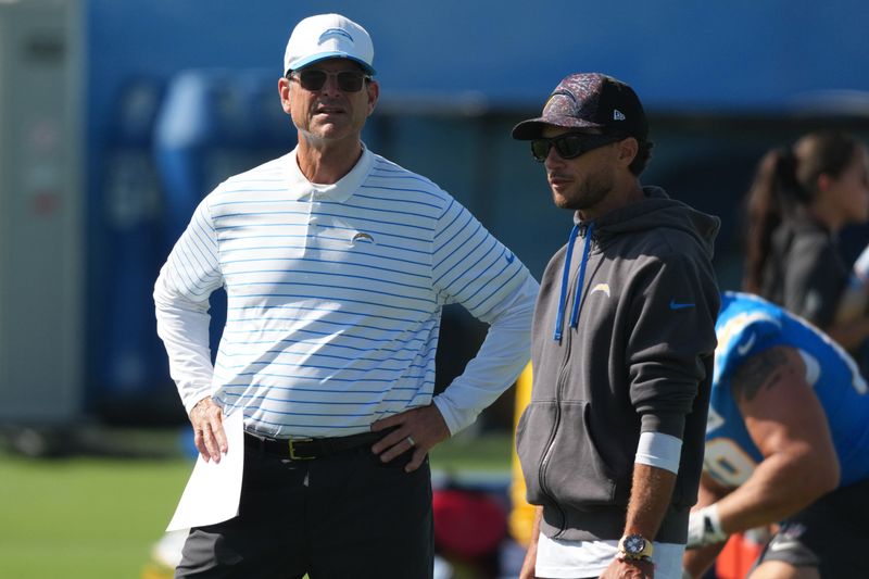 Jul 31, 2026; El Segundo, CA, USA; Los Angeles Chargers coach Jim Harbaugh (left) and offensive coordinator Mike McDaniel during training camp at The Bolt. Mandatory Credit: Kirby Lee-Imagn Images