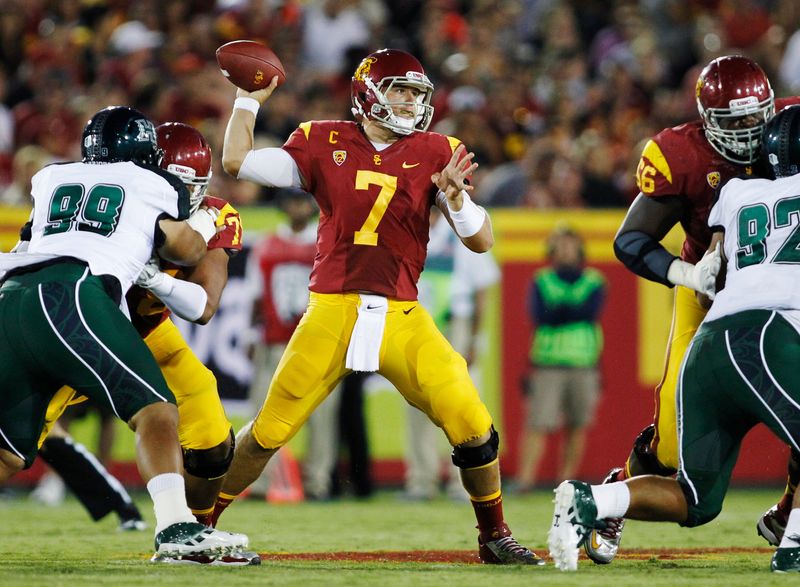 USC Trojans quarterback Matt Barkley passes the ball against the Hawaii Warriors during the second half of an NCAA football game in Los Angeles September 1, 2012. REUTERS/Danny Moloshok (UNITED STATES - Tags: SPORT FOOTBALL)