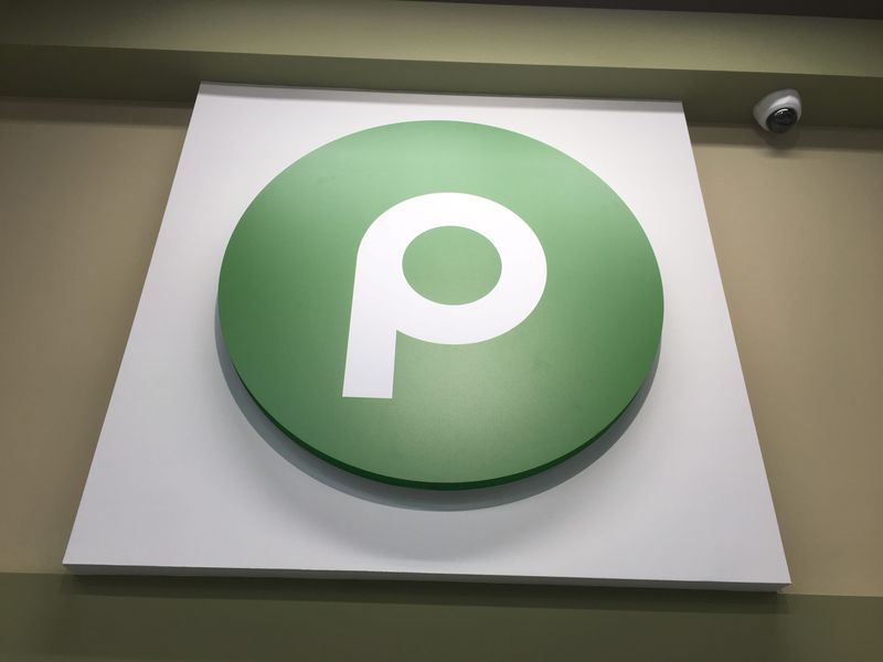 Publix store sign or Publix logo