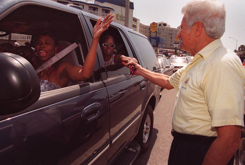 Daytona Beach Mayor Bud Asher invites a group from Miami, FL to return next year Sunday April 2, 2000 after a weekend at Black College Reunion in Daytona Beach, FL.