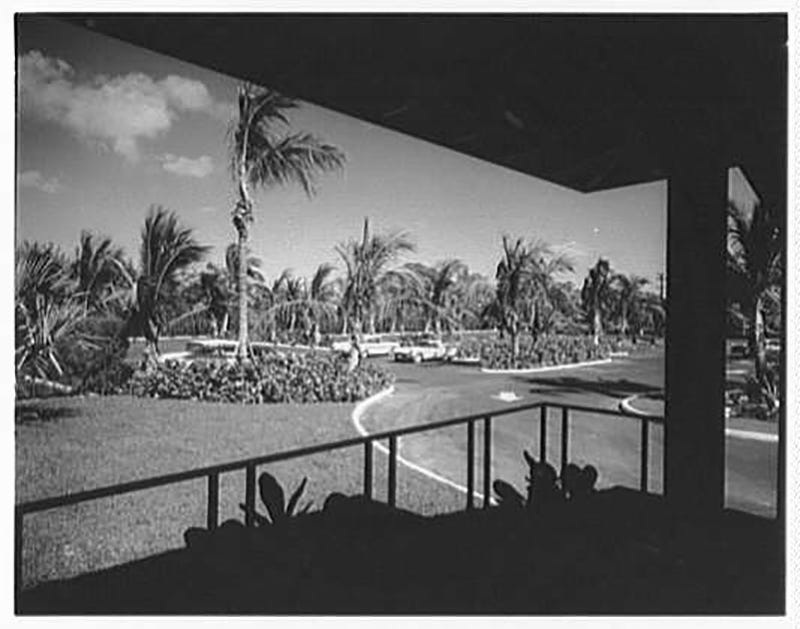 Port Royal Beach Club, Naples, Florida. Parking