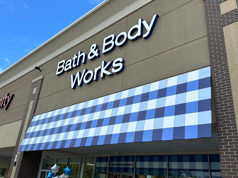 Bath & Body Works opens re-located store in West Long Branch