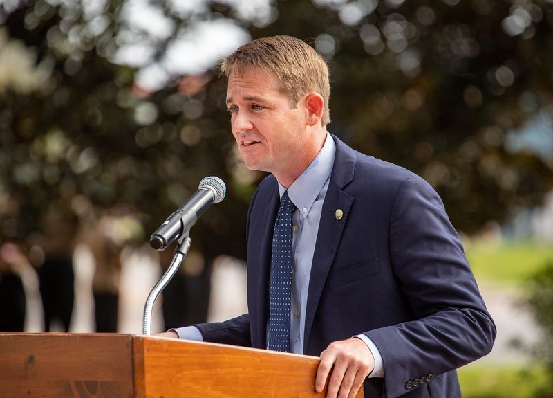 Auburndale City Manager Jeff Tillman faces a charge of battery, a first-degree misdeanor, on an allegation that he hugged and kissed a waitress at an Auburndale restaurant without her consent in December 2024.