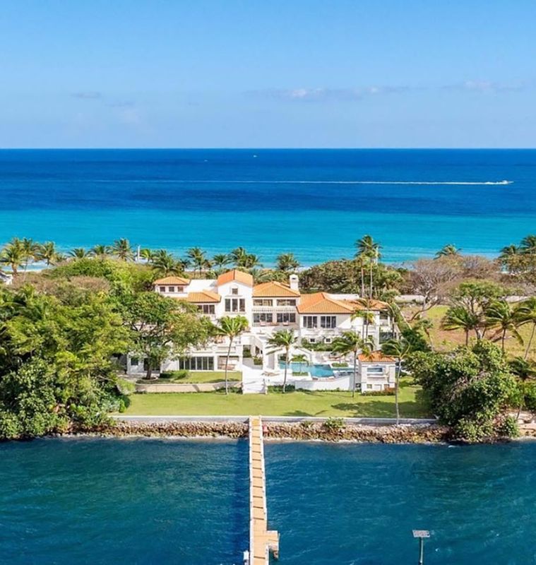 A trust linked to Fox News host Sean Hannity has listed for sale at $44.9 million this ocean-to-lake estate at 1840 S. Ocean Blvd in Manalapan, south of Palm Beach. The estate is seen here as it looked when the trust bought the property in November 2024.