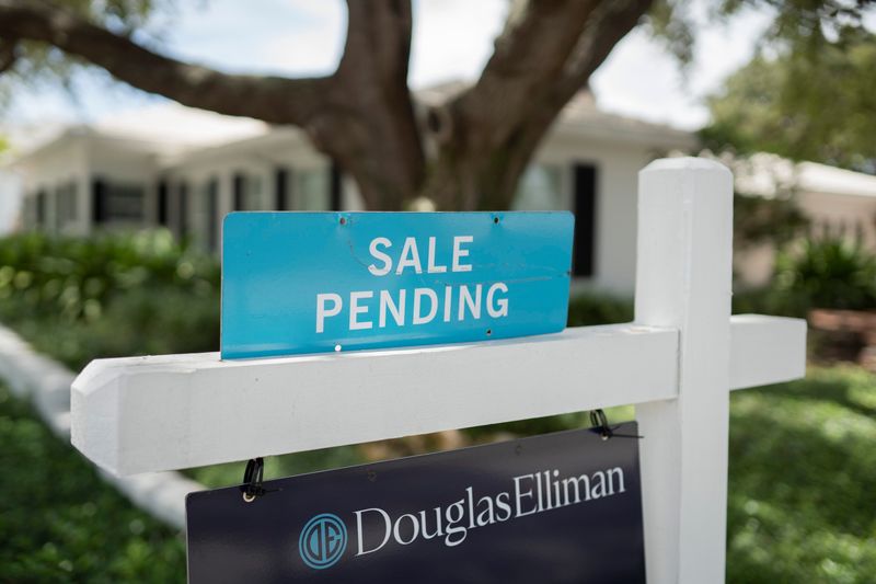 What rights do homeowners associations have when it comes to the sale of homes?