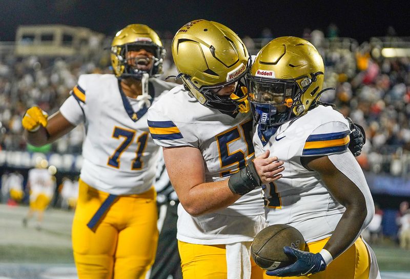 The St. Thomas Aquinas Raiders running back Chance Washington (21) scores a touchdown during a 34-0 victory over the Lakeland Dreadnaughts in the FHSAA Class 5A Football Championship on Thursday, December 12, 2024 in Miami, FL. Jeff Romance/Special to the USA Today Florida Network
